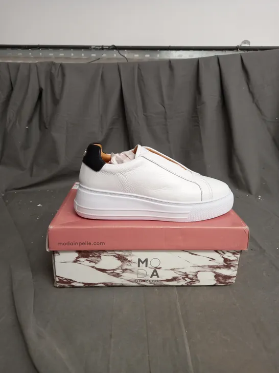 MODA IN PELLE SLIP ON TRAINERS IN WHITE SIZE 5