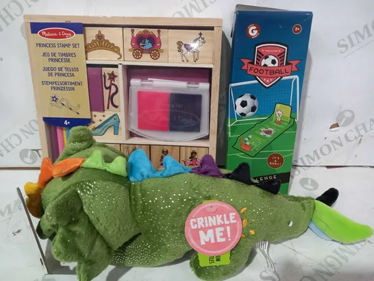 BOX OF APPROXIMATELY 15 ASSORTED TOYS AND GAMES TO INCLUDE SNUG AROOZ DROWSY THE DRAGON, MELISSA AND DOUG PRINCESS STAMP SET, TABLETOP FOOTBALL, ETC