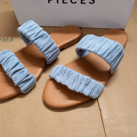 BOXED PAIR OF PIECES SUEDE SANDALS - 39