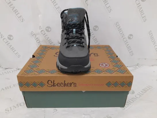 BOXED PAIR OF SKECHERS HIKING BOOTS IN CHARCOAL SIZE 3.5