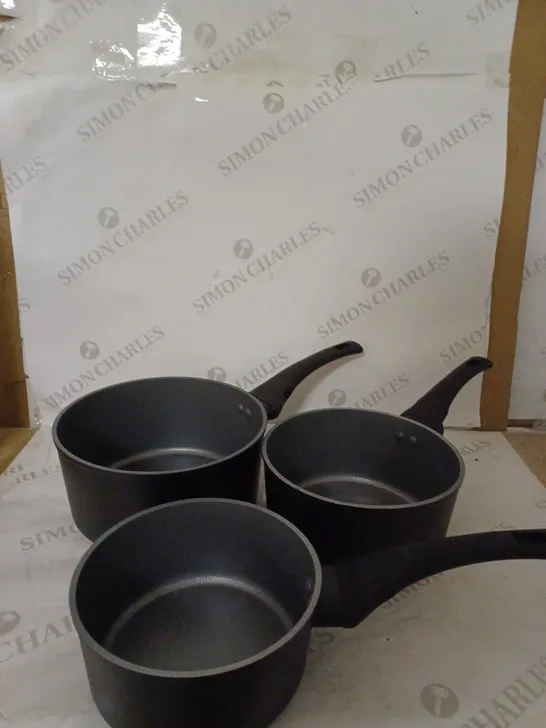 RUSSELL HOBBS SAUCEPAN SET