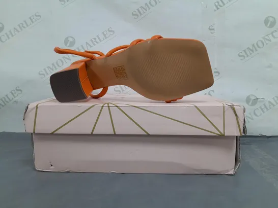 BOXED PAIR OF ESSEX GLAM OPEN TOE BLOCK HEEL SYNTHETIC LEATHER SANDALS IN ORANGE UK SIZE 3