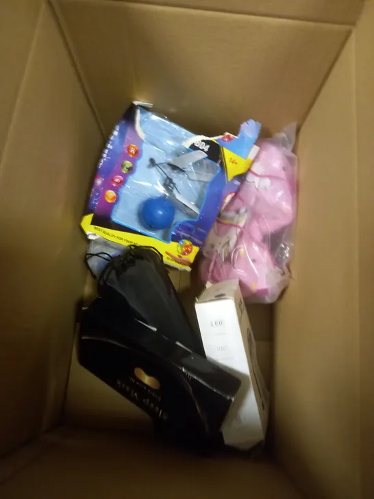 BOX OF APPROXIMATELY 5 ASSORTED ITEMS TO INCLUDE SLEEP MASK, HAND HELD FAN, FLYING BALL ETC