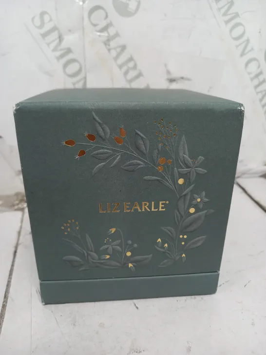 LIZ EARLE WARM CEDARWOOD AND FRANKINCENSE CANDLE