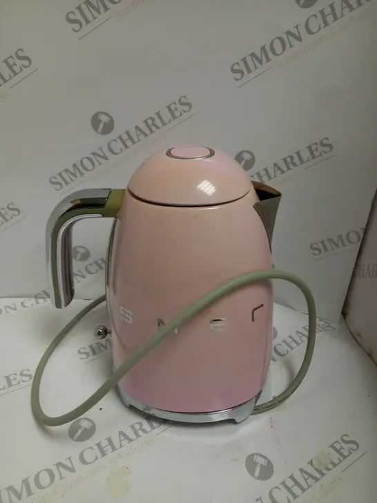 SMEG CORDLESS KETTLE IN PINK 