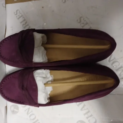 VIOLET SHOE SIZE 5