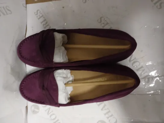 VIOLET SHOE SIZE 5