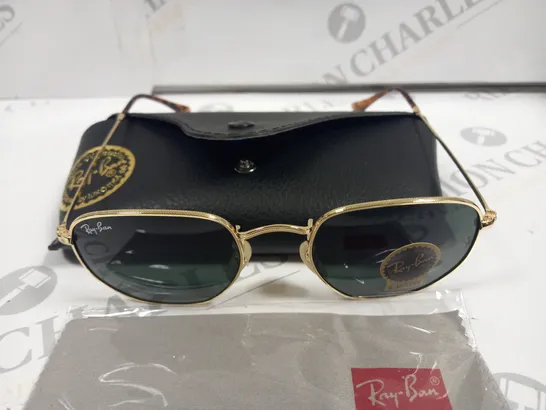 PAIR OF RAY BAN GLASSES