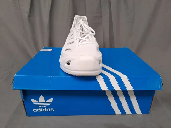 BOXED PAIR OF ADIDAS ADIFOM CLIMACOOL SHOES IN WHITE UK SIZE 11