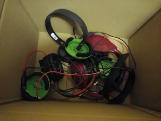 BOX OF APPROX 5 ASSORTED TURTLE BEACH WIRED GAMING HEADSETS FOR VARIOUS PLATFORMS