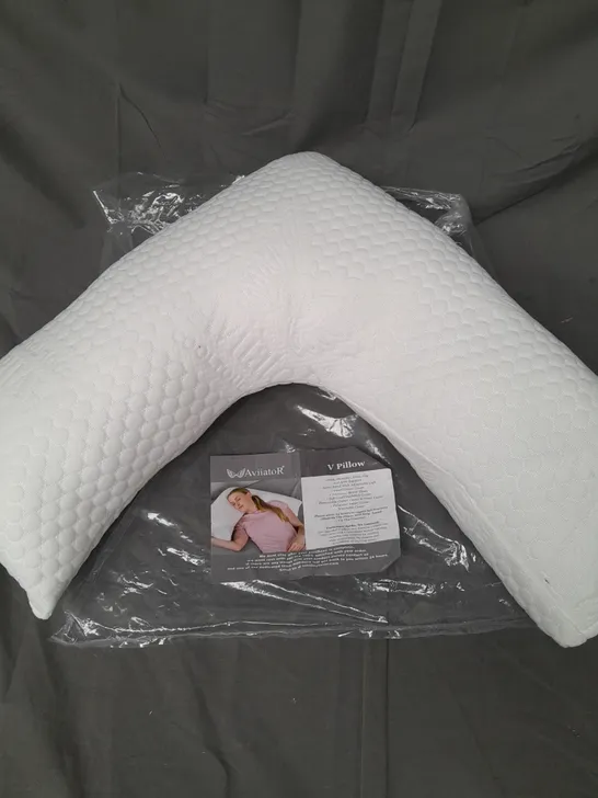 AVIATOR WHITE V PILLOW