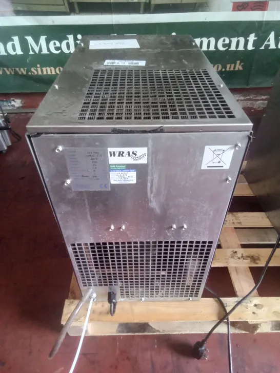 ICE MAKER ICS700 