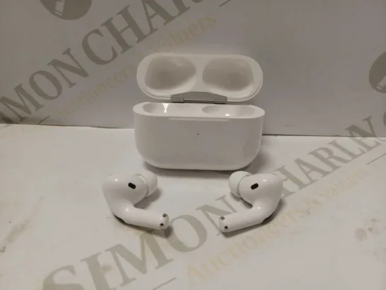 UNBRANDED TRUE WIRELESS BLUETOOTH EARBUDS IN WHITE