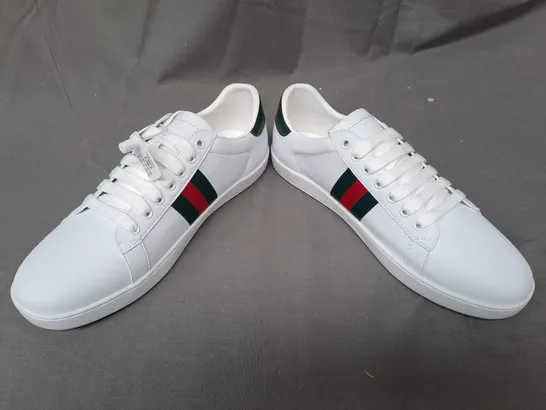 PAIR OF GUCCI SHOES IN WHITE/GREEN/RED EU SIZE 41