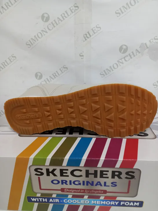 SKECHERS OLD SCHOOL TRAINER IN TAUPE SIZE 6