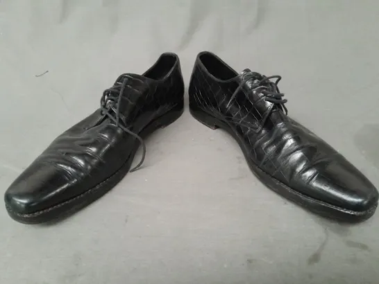 PAIR OF PRADA LACE UP SHOES IN BLACK SIZE 8.5