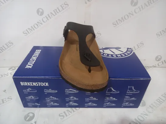 BOXED PAIR OF BIRKENSTOCK GIZEH BS T-POST SANDALS IN BLACK UK SIZE 5.5