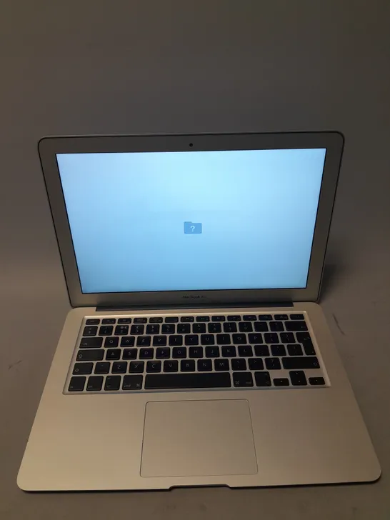 APPLE MACBOOK AIR 2 DUO L9600 - 13" SCREEN