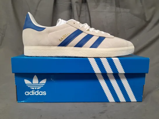 BOXED PAIR OF ADIDAS GAZELLE A-CLUB MANCHESTER UNITED CUSTOMIZED SHOES IN GREY/BLUE UK SIZE 8.5