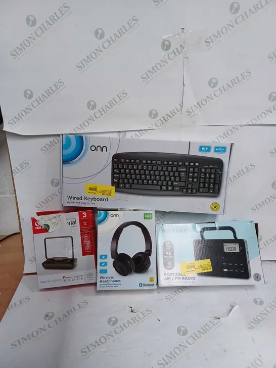 BOX OF APPROX 16 ITEMS TO INCUDLE - ONN WIRED KEYBOARD - ONN WIRELESS HEADPHONES - PORTABLE RADIO ECT