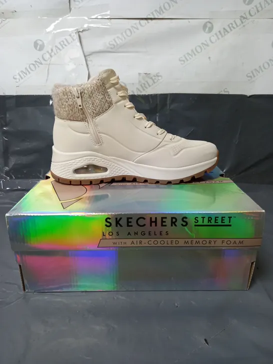 SKECHERS LADIES ANKLE BOOTS CREAM SIZE 6