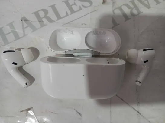 APPLE AIRPODS PRO WITH CHARGING CASE