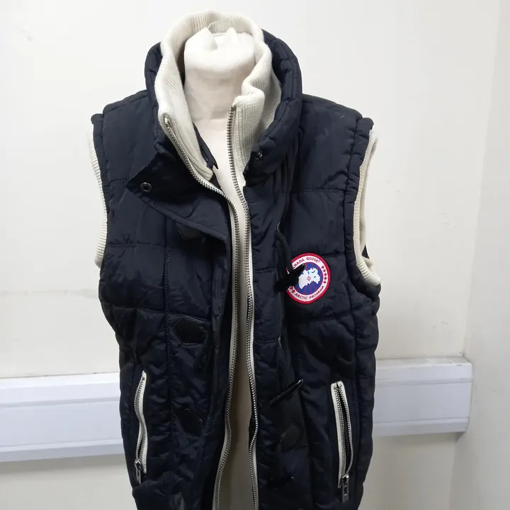 GOOSE PADDED GILET SIZE UNSPECIFIED 4534280-Simon Charles Auctioneers