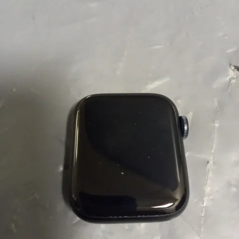 APPLE SE WATCH - 40MM - NO STRAPS 