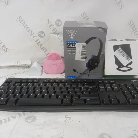 BOX OF APPROX. 12 ASSORTED ITEMS TO INCLUDE - MAGNTONE SOFT TOUCH SILICONE FACIAL BRUSH - FLEXSON S1-DS - TURTLE BEACH RECON CHAT ECT