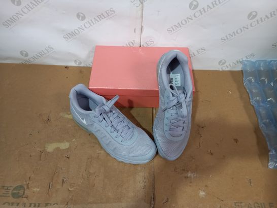 BOXED PAIR OF NIKE GREY TRAINERS SIZE 6