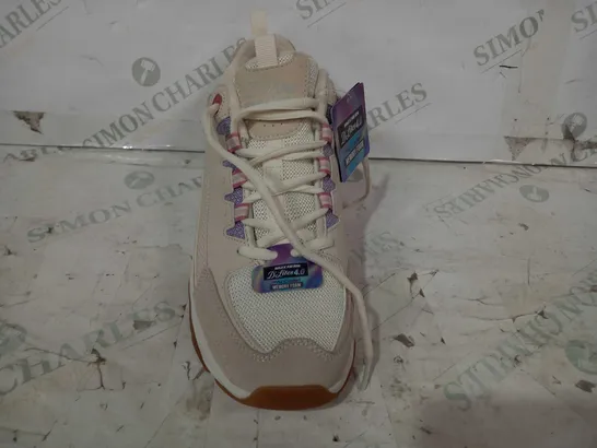 BOXED PAIR OF SKECHERS D'LITES 4.0 SHOES IN CREAM/PURPLE/PINK UK SIZE 5