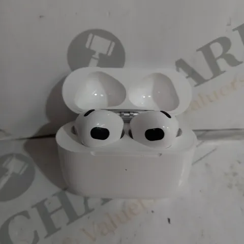 BOXED UNBRANDED WIRELESS EAR BUDS IN WHITE