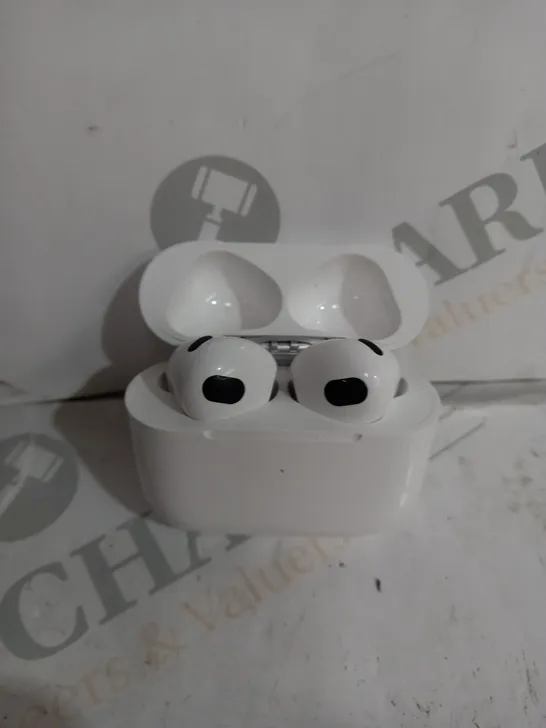 BOXED UNBRANDED WIRELESS EAR BUDS IN WHITE