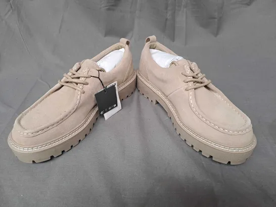 PAIR OF PULL & BEAR SHOES IN STONE UK SIZE 7