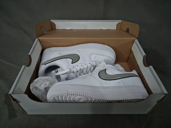 BRAND NEW BOXED PAIR OF NIKE WOMEN'S AIR FORCE 1 '07 ESS SHOES IN WHITE/METALLIC SILVER UK SIZE 4.5