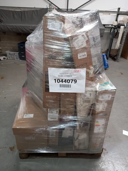 PALLET OF ASSORTED BROKEN AND FAULTY TELEVISIONS AND MONITORS TO INCLUDE AOC, HP AND TOSHIBA - COLLECTION ONLY 