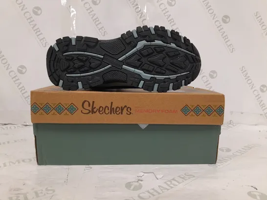 BOXED PAIR OF SKECHERS HIKING BOOTS IN CHARCOAL SIZE 3.5