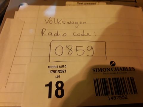 VW CAR RADIO/CD PLAYER WITH CODE