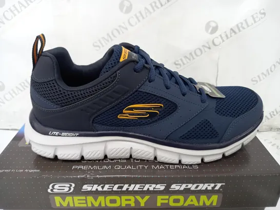 BOXED OUTLET SKECHERS MEN'S TRACK SYNTAC TRAINERS IN NAVY - SIZE 8