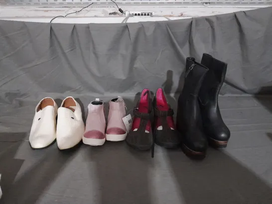 APPROXIMATELY 10 BOXED PAIR OF ASSORTED SHOES IN VARIOUS STYLES AND SIZES 