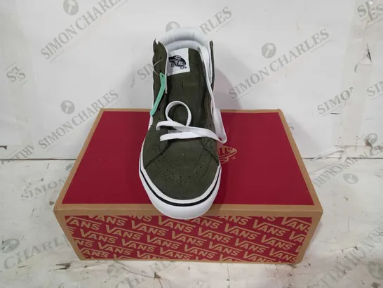 BOXED PAIR OF VANS COMFYCRUSH SK8 SHOES IN GREEN W. ANIMAL PRINT DESIGN UK SIZE 5