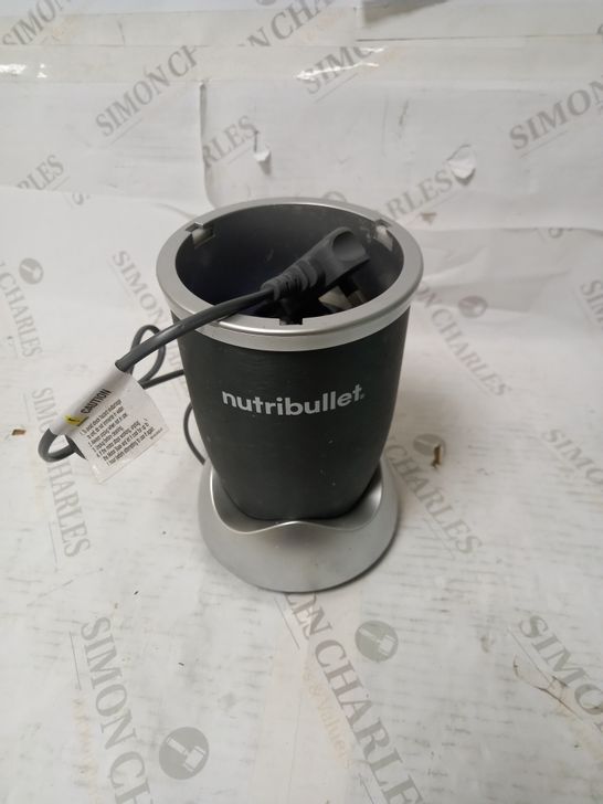 NUTRIBULLET 600 BLENDER 