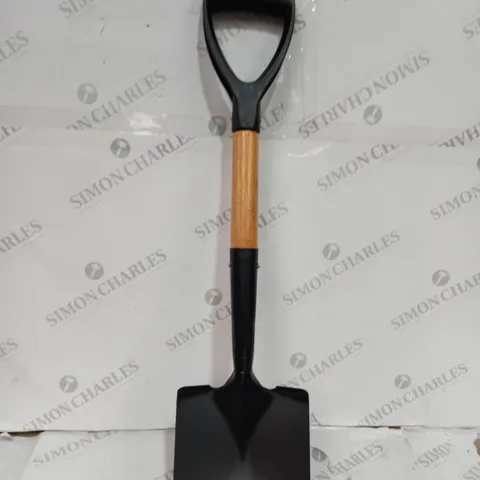 VOSCHTECH WOOD HANDLE SHOVEL ROUND AND SQUARE 