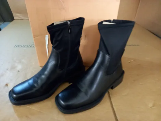 PAIR OF SIMMI CARRINGTON BLACK BOOTS - UK 6