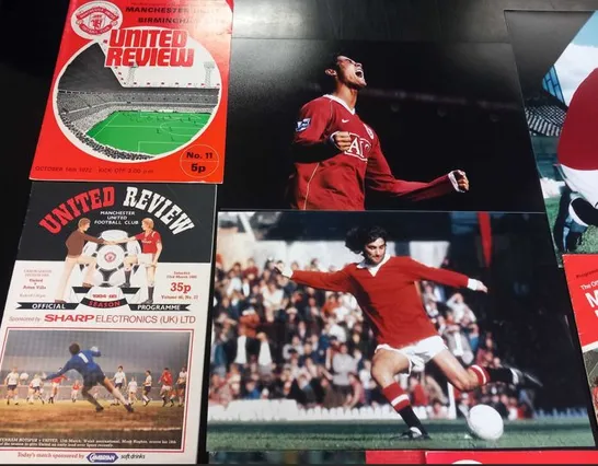 SMALL COLLECTION OF MANCHESTER UNITED MEMORBILIA TO INCLUDE PHOTOGRAPHS AND PROGRAMMES;