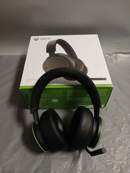 XBOX WIRELESS HEADSET WITH MICROPHONE IN BLACK/GREEN