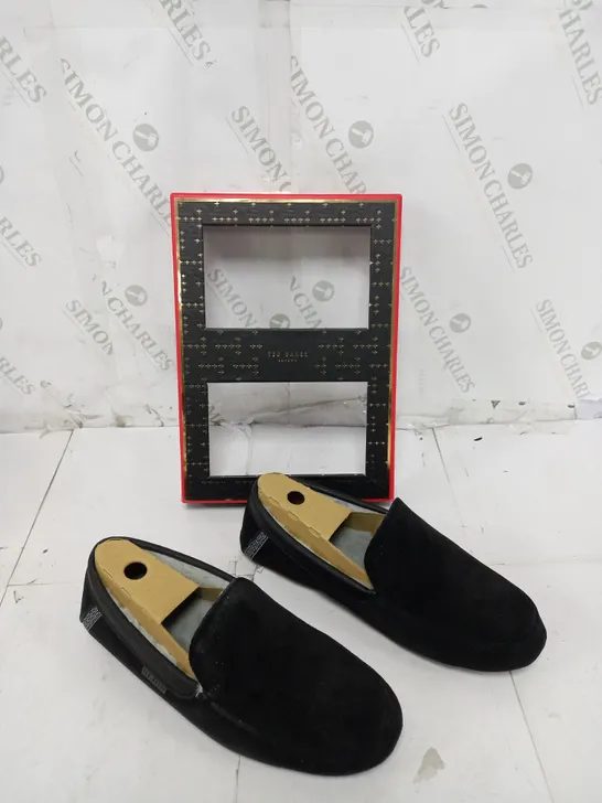 BOXED PAIR OF TED BAKER VALLANT BLACK SLIPPERS UK 10 