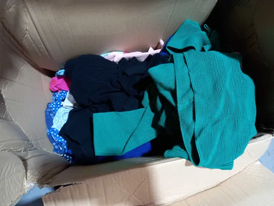 BOX OF APPROX 30 ASSORTED CLOTHING ITEMS TO INCLUDE FINERY - SEASALT - ETC