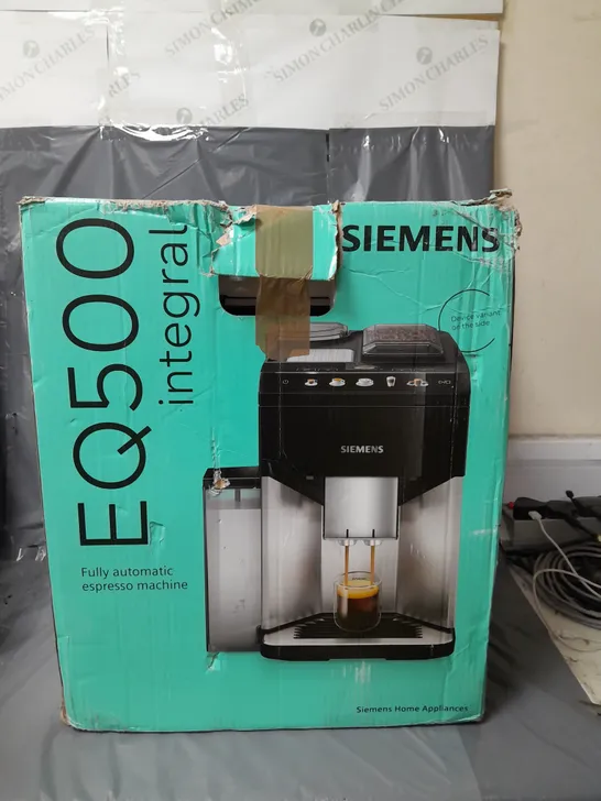 SIEMENS TQ513GB1 EQ500 BEAN TO CUP FULLY AUTOMATIC FREESTANDING COFFEE MACHINE - SILVER & BLACK - COLLECTION ONLY