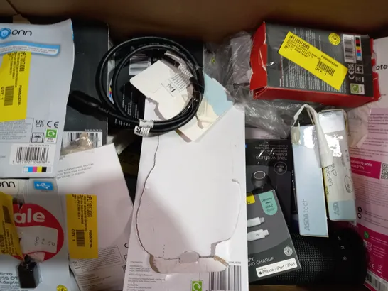 BOX OF APPROXIMATELY 20 ASSORTED ELECTRICAL ITEMS TO INCLUDE SWIPE FLAMINGO 3-IN-1 CHARGING CABLE, HAMA FM TRANSMITTER, MIXX MAGNETIC VENT MOUNT, ETC